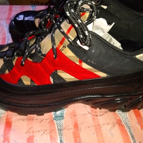 Burberry sneakers - Picture 1 of 9